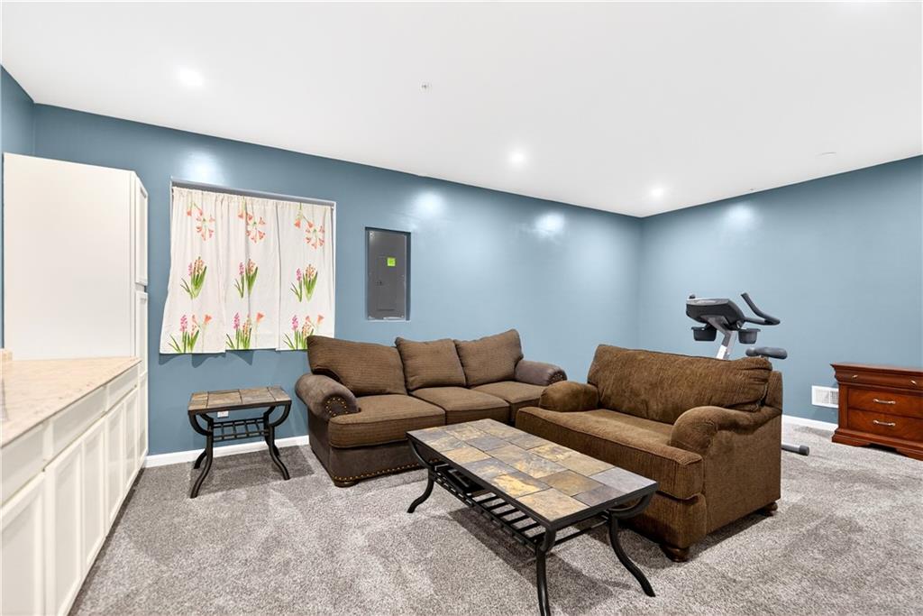 2 Roosevelt Drive McKees Rocks, PA 15136 - Photo 28 of 43