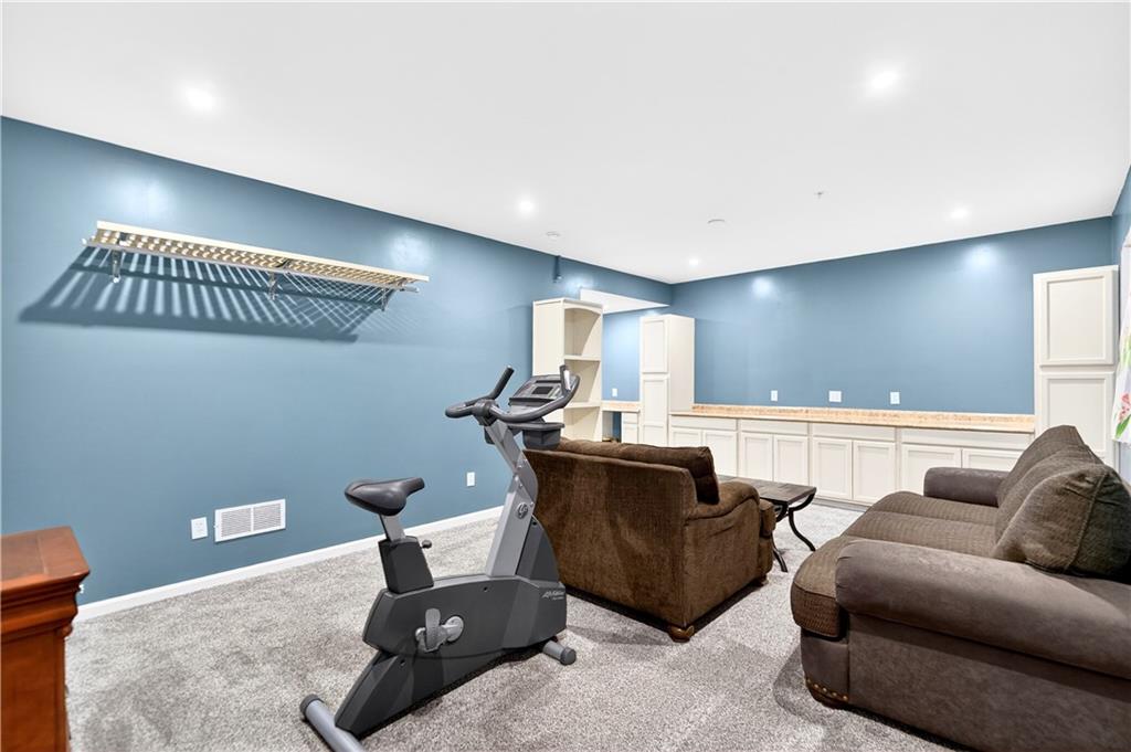 2 Roosevelt Drive McKees Rocks, PA 15136 - Photo 29 of 43