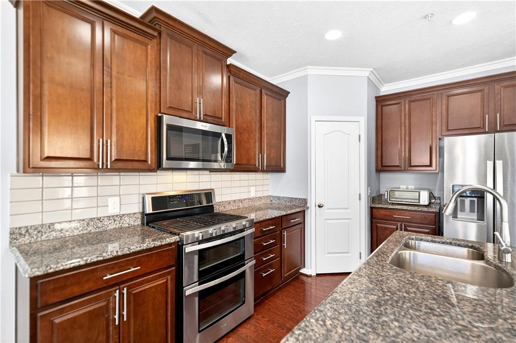 2 Roosevelt Drive McKees Rocks, PA 15136 - Photo 10 of 43