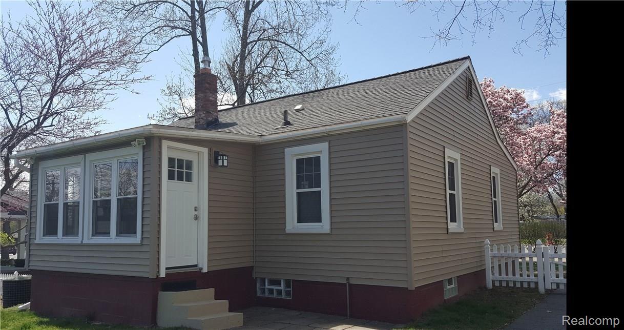 416 South Sheldon Road Plymouth, MI 48170 - Photo 2 of 17 Sheldon rear view.jpg
