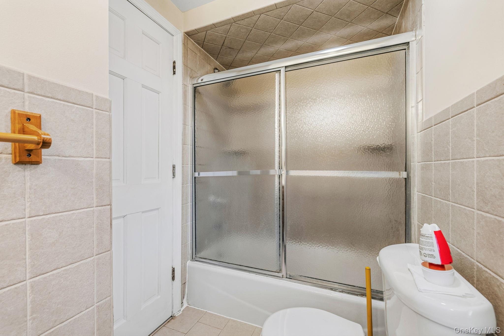 983 Warren Avenue Peekskill, NY 10566 - Photo 15 of 30 Full bathroom