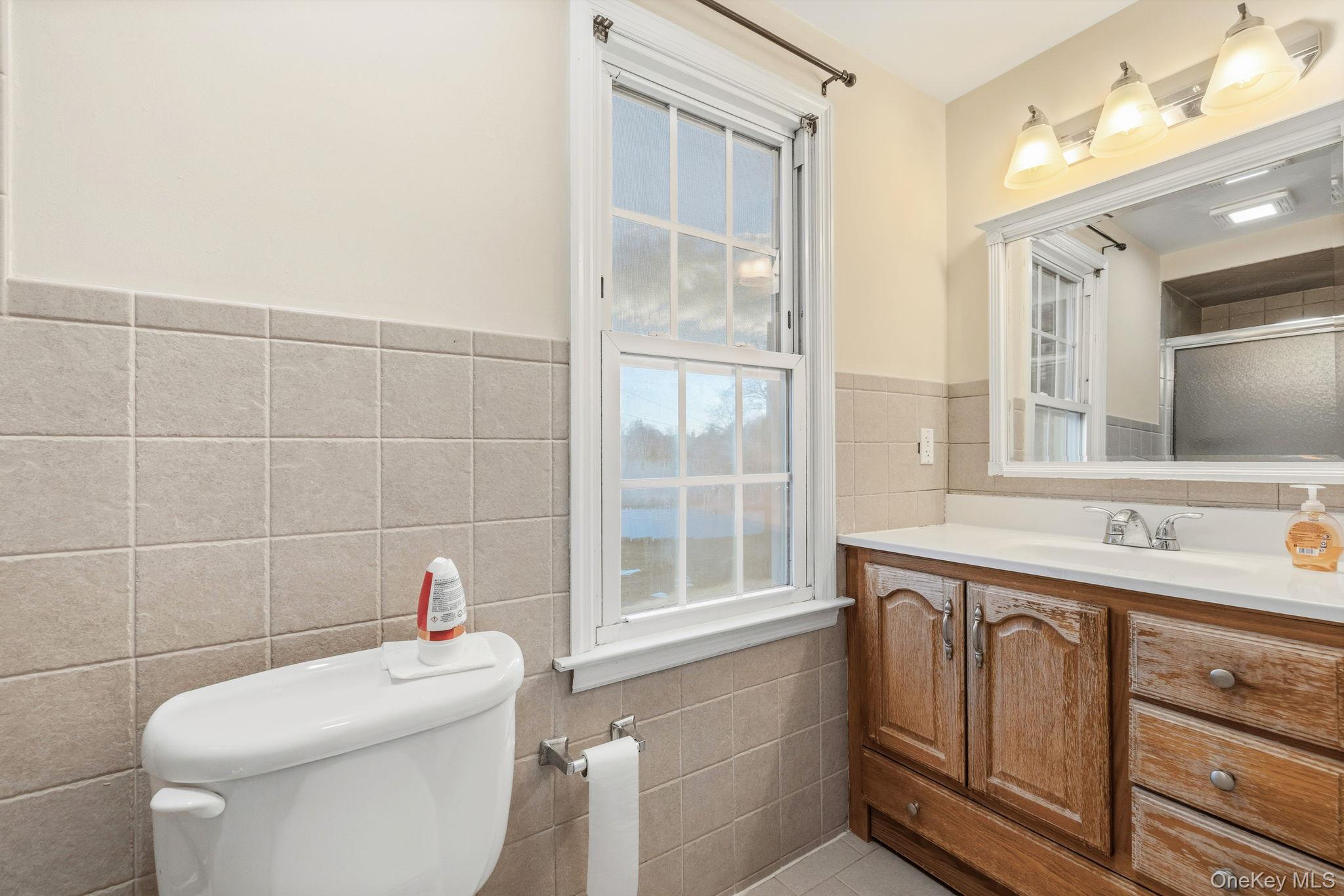 983 Warren Avenue Peekskill, NY 10566 - Photo 16 of 30 Full bathroom