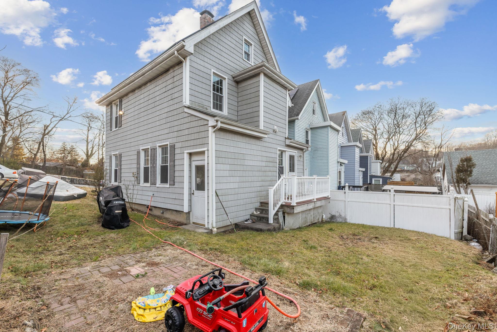 983 Warren Avenue Peekskill, NY 10566 - Photo 4 of 30 Side / Back Yard