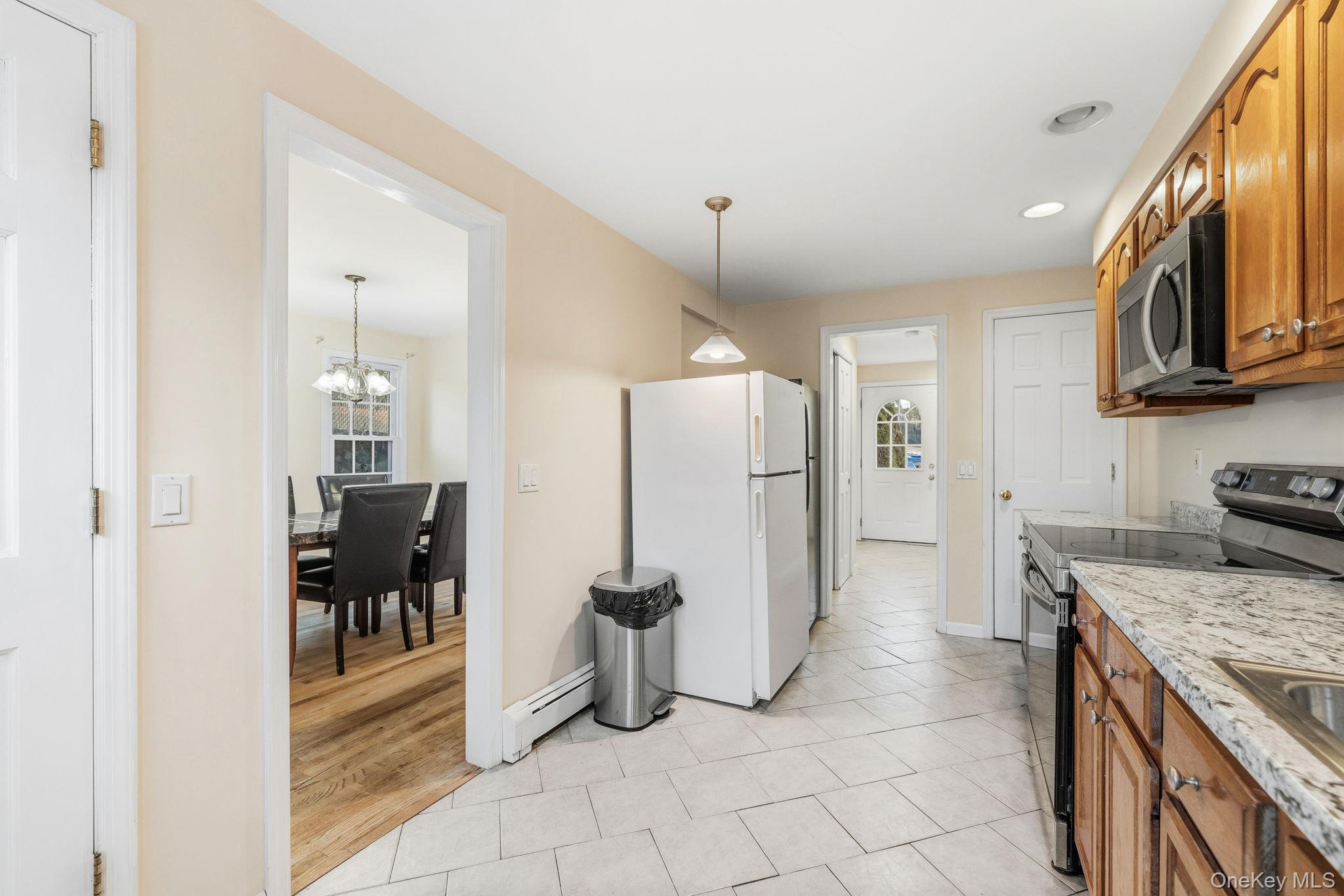 983 Warren Avenue Peekskill, NY 10566 - Photo 7 of 30 Eat in Kitchen