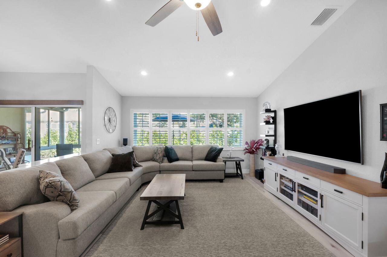 17215 Boca Club Boulevard, Unit 1 Boca Raton, FL 33487 - Photo 11 of 46 Living Room