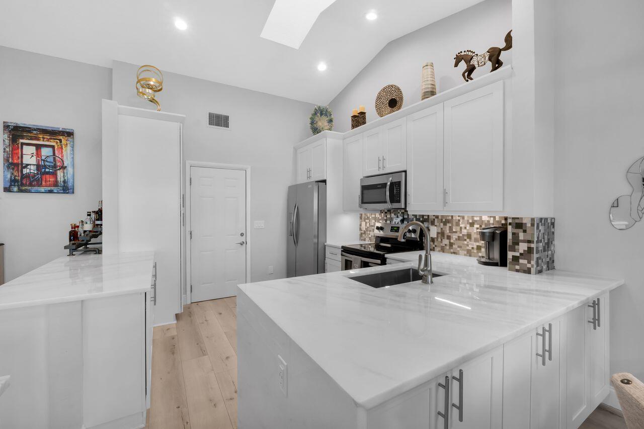 17215 Boca Club Boulevard, Unit 1 Boca Raton, FL 33487 - Photo 13 of 46 Kitchen