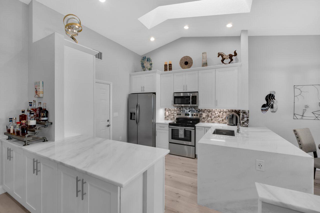 17215 Boca Club Boulevard, Unit 1 Boca Raton, FL 33487 - Photo 14 of 46 Kitchen