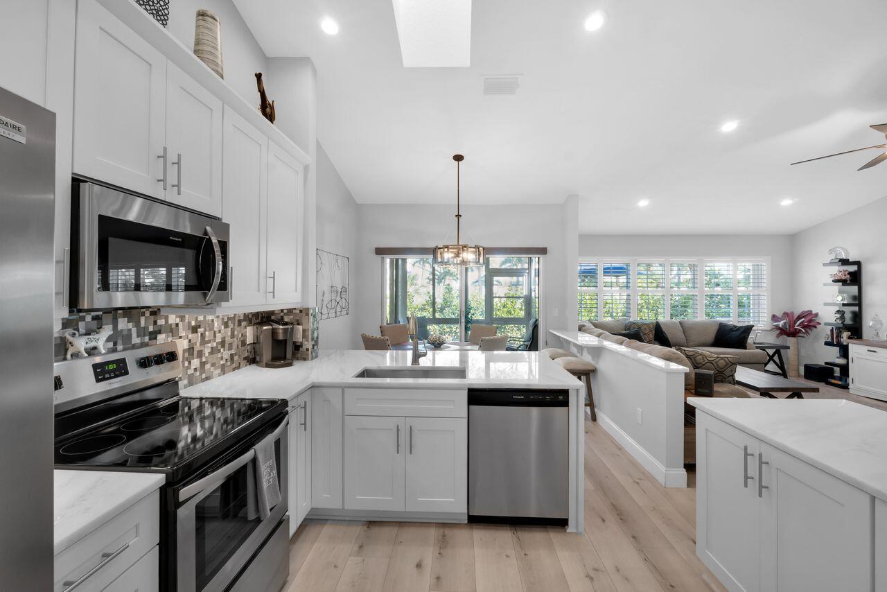 17215 Boca Club Boulevard, Unit 1 Boca Raton, FL 33487 - Photo 3 of 46 Kitchen