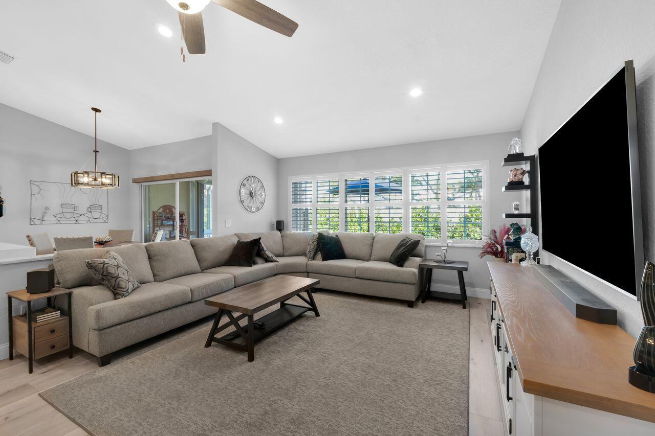 17215 Boca Club Boulevard, Unit 1 Boca Raton, FL 33487 - Photo 4 of 46 Living Room