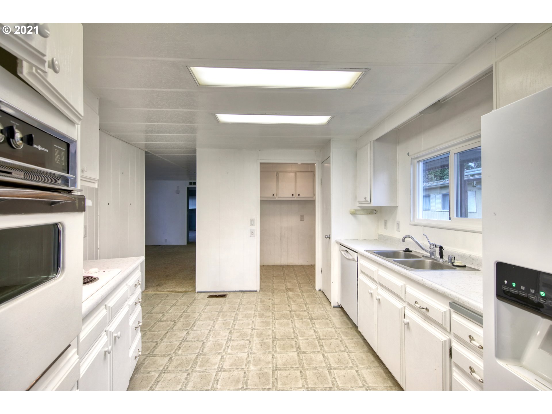 3530 Game Farm Road, Unit 46 Springfield, OR 97477 - Photo 16 of 32 a kitchen with stainless steel appliances granite countertop a sink and cabinets
