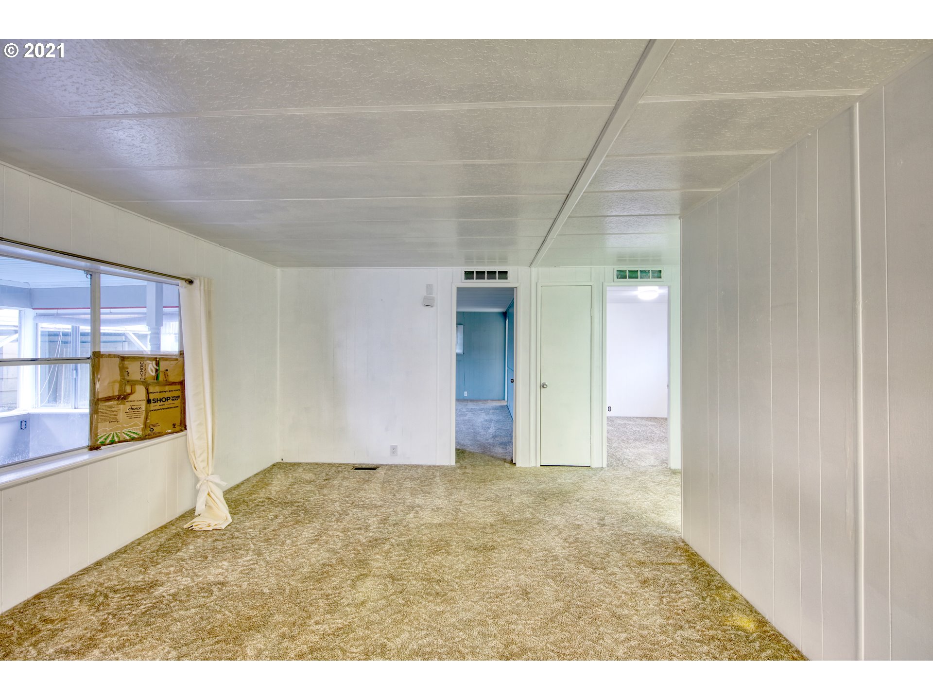 3530 Game Farm Road, Unit 46 Springfield, OR 97477 - Photo 20 of 32 a view of a big room with a large window