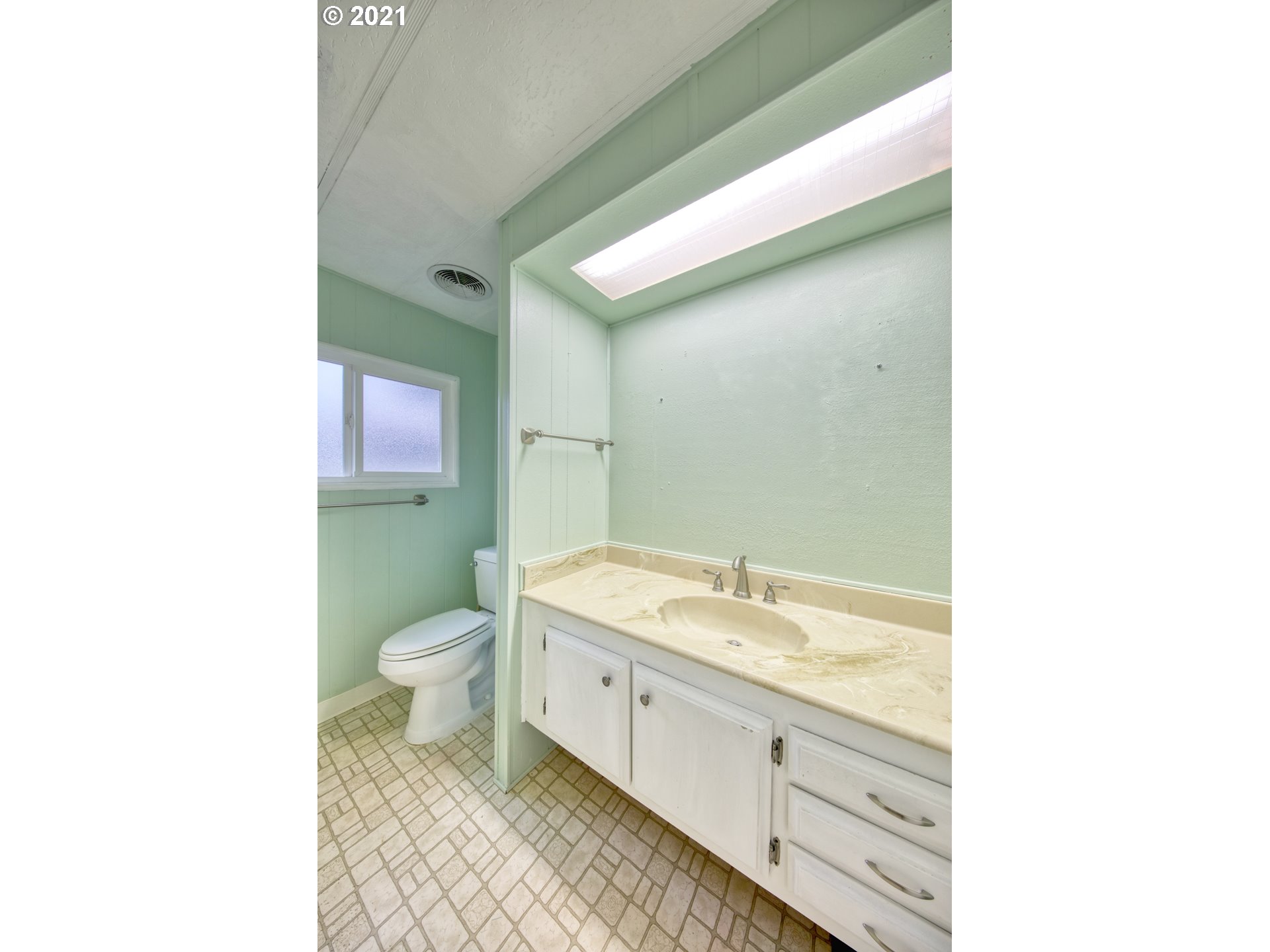 3530 Game Farm Road, Unit 46 Springfield, OR 97477 - Photo 22 of 32 a spacious bathroom with a granite countertop sink a toilet and a mirror