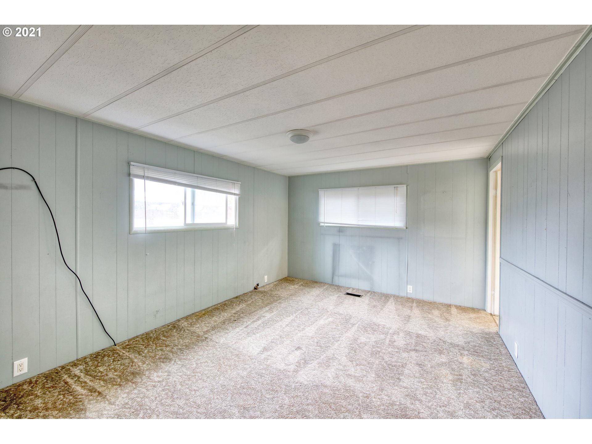 3530 Game Farm Road, Unit 46 Springfield, OR 97477 - Photo 23 of 32 a view of an empty room with a window