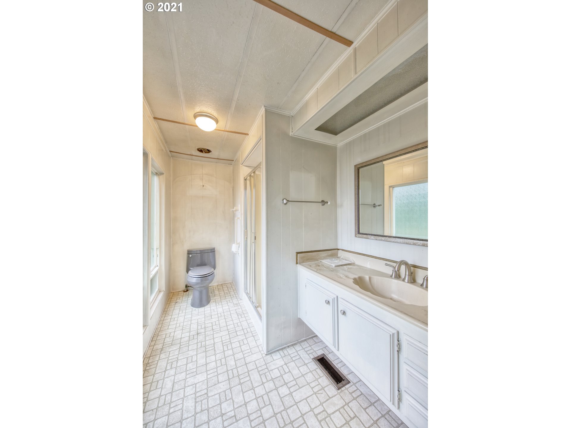 3530 Game Farm Road, Unit 46 Springfield, OR 97477 - Photo 25 of 32 a bathroom with a sink a toilet and shower
