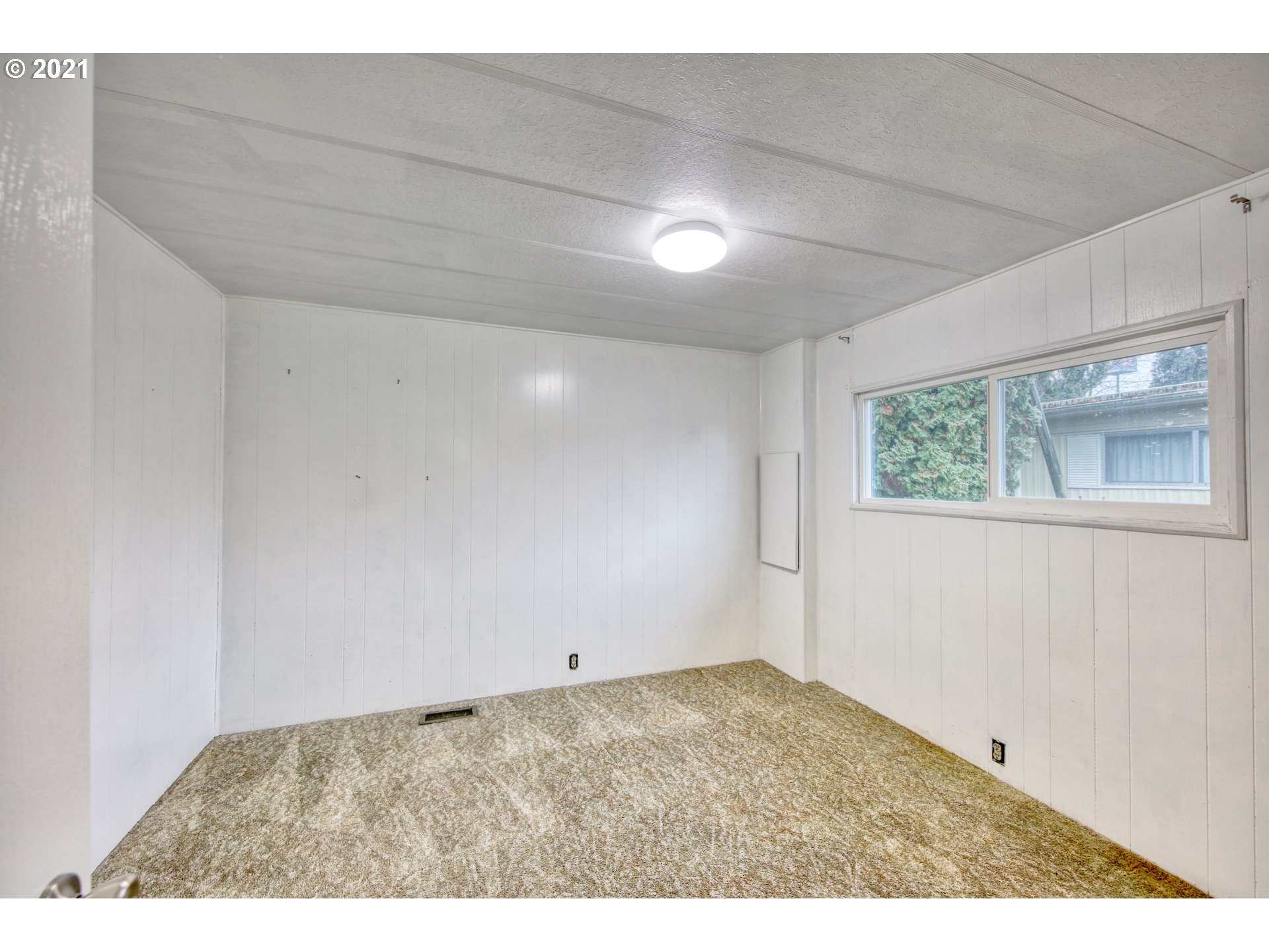 3530 Game Farm Road, Unit 46 Springfield, OR 97477 - Photo 26 of 32 a view of an empty room