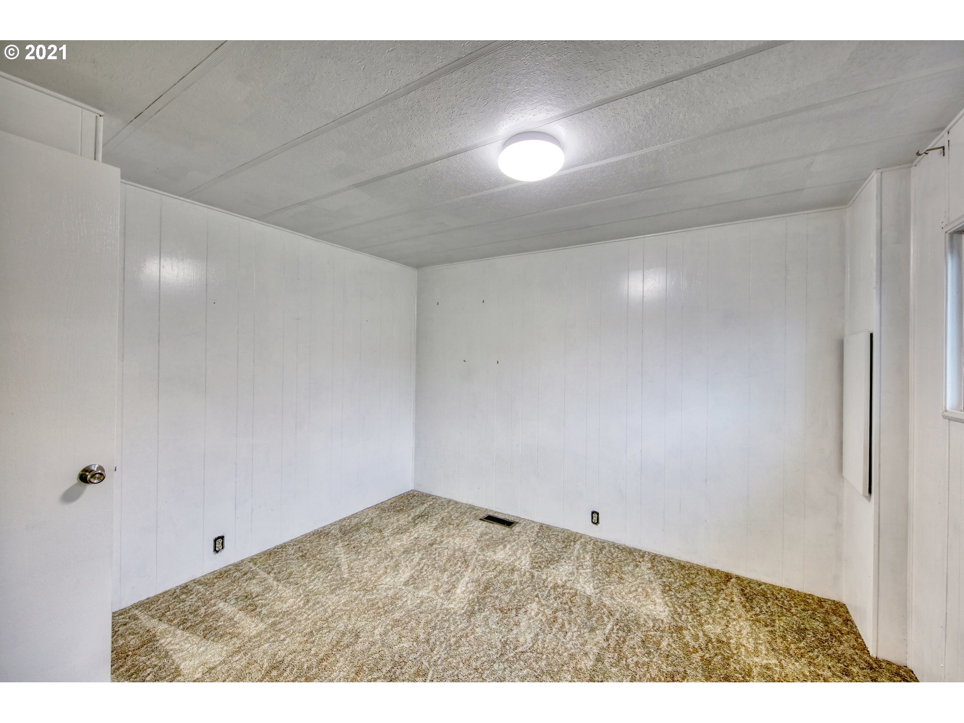 3530 Game Farm Road, Unit 46 Springfield, OR 97477 - Photo 27 of 32 a view of an empty room