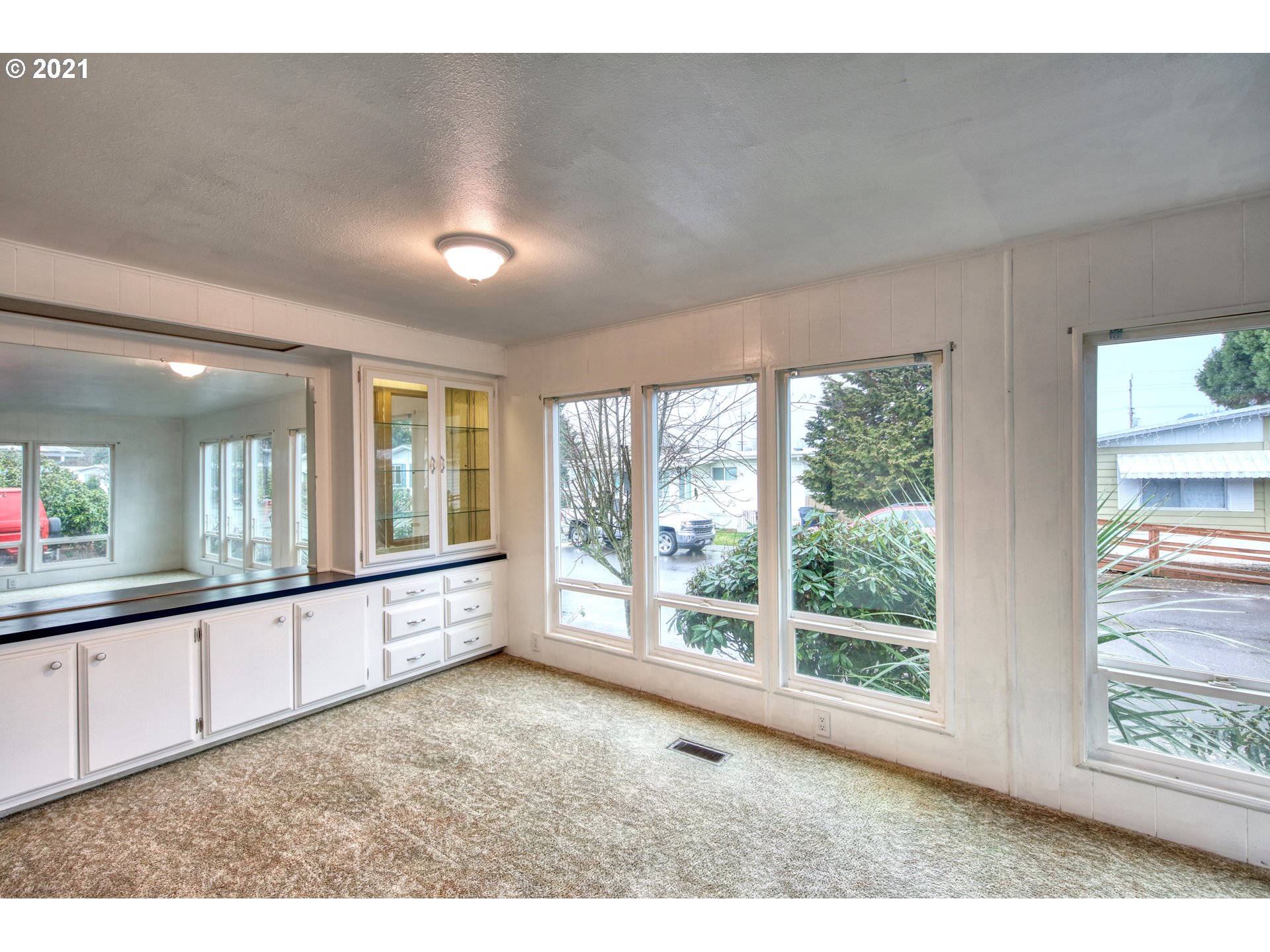 3530 Game Farm Road, Unit 46 Springfield, OR 97477 - Photo 7 of 32 a big room with windows and chandelier
