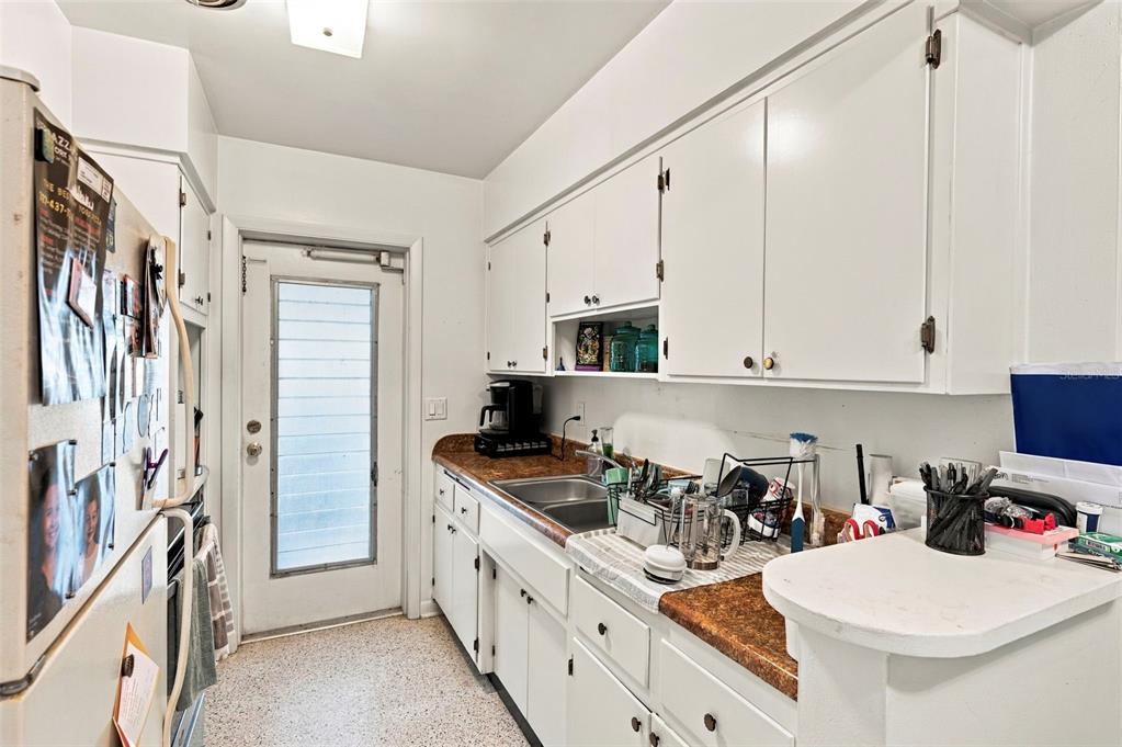 1154 Angle Road Dunedin, FL 34698 - Photo 10 of 51 Gallery Image 10