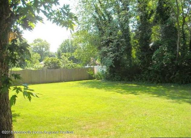 28 Willow Brook Road Freehold, NJ 07728 - Photo 27 of 28 Summer Yard