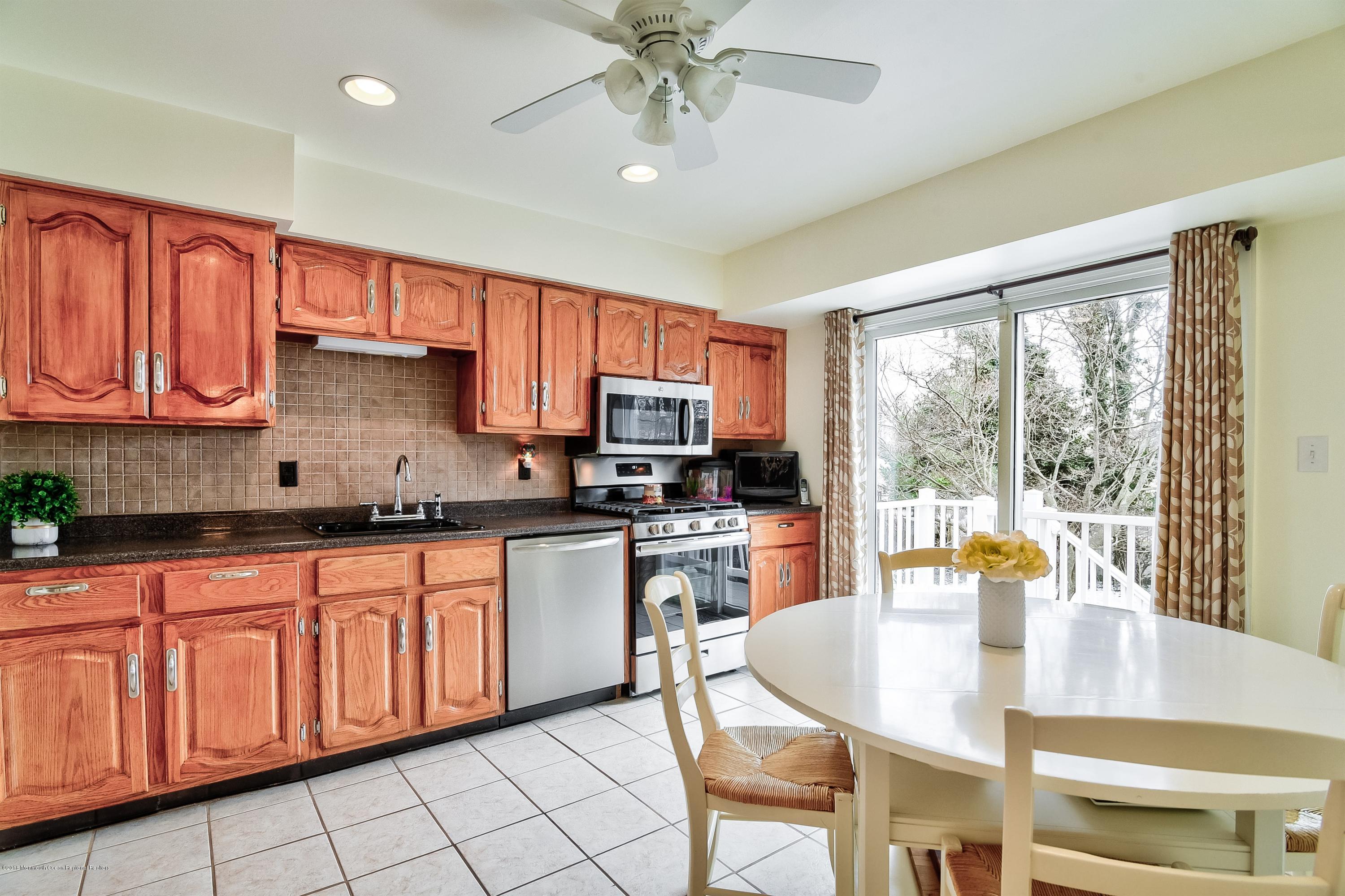 28 Willow Brook Road Freehold, NJ 07728 - Photo 9 of 28 015_Kitchen