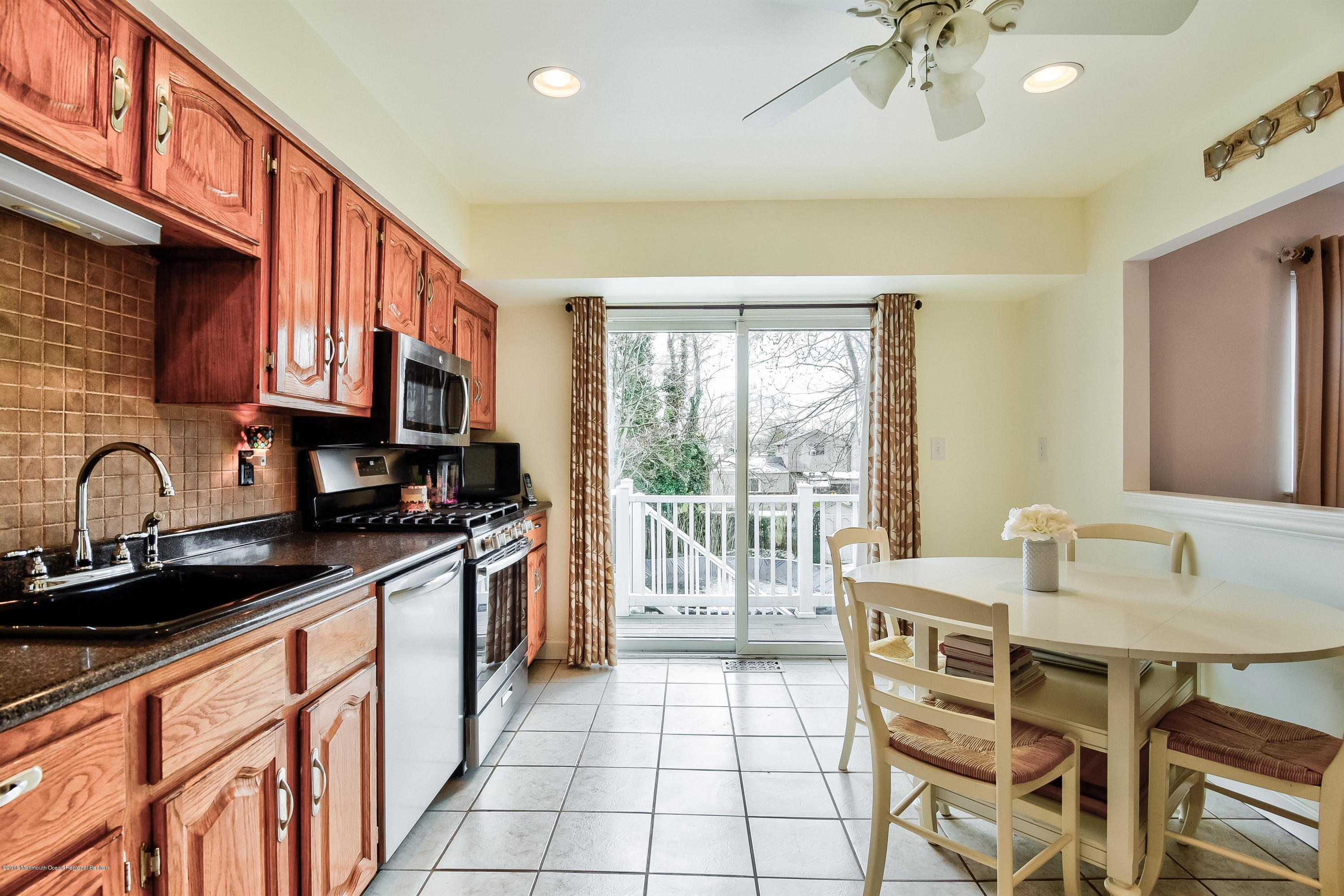 28 Willow Brook Road Freehold, NJ 07728 - Photo 10 of 28 016_Kitchen