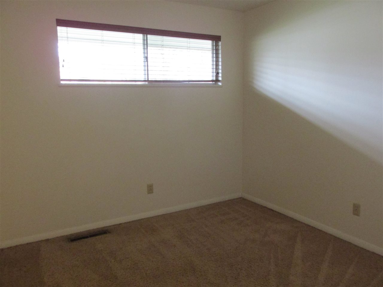 3512 Hastings Road Fort Wayne, IN 46805 - Photo 10 of 16 Gallery Image 10