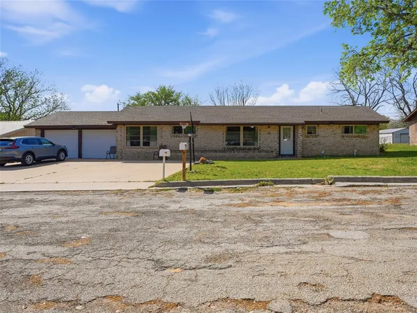 $235,000 | 1224 North Holland Street, De Leon, TX 76444