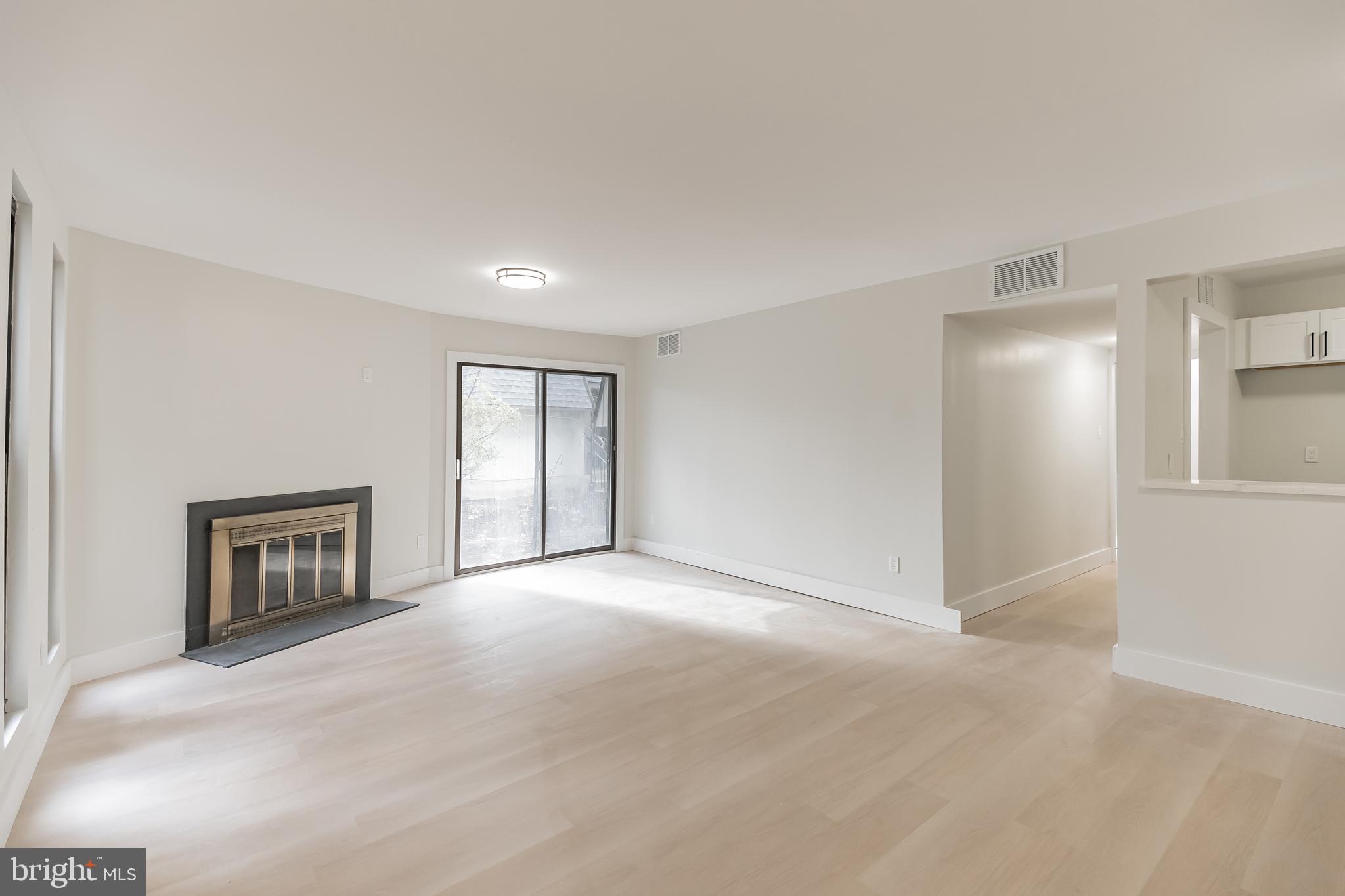 25 South Church Road, Unit 35 Maple Shade, NJ 08052 - Photo 2 of 9