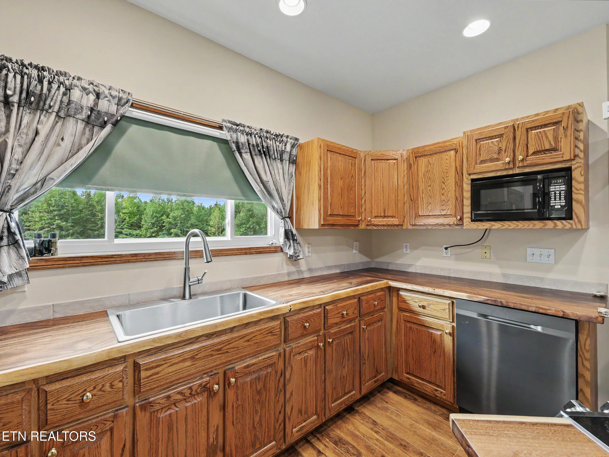 319 Oakmont Road Oneida, TN 37841 - Photo 14 of 49 10_img_1745