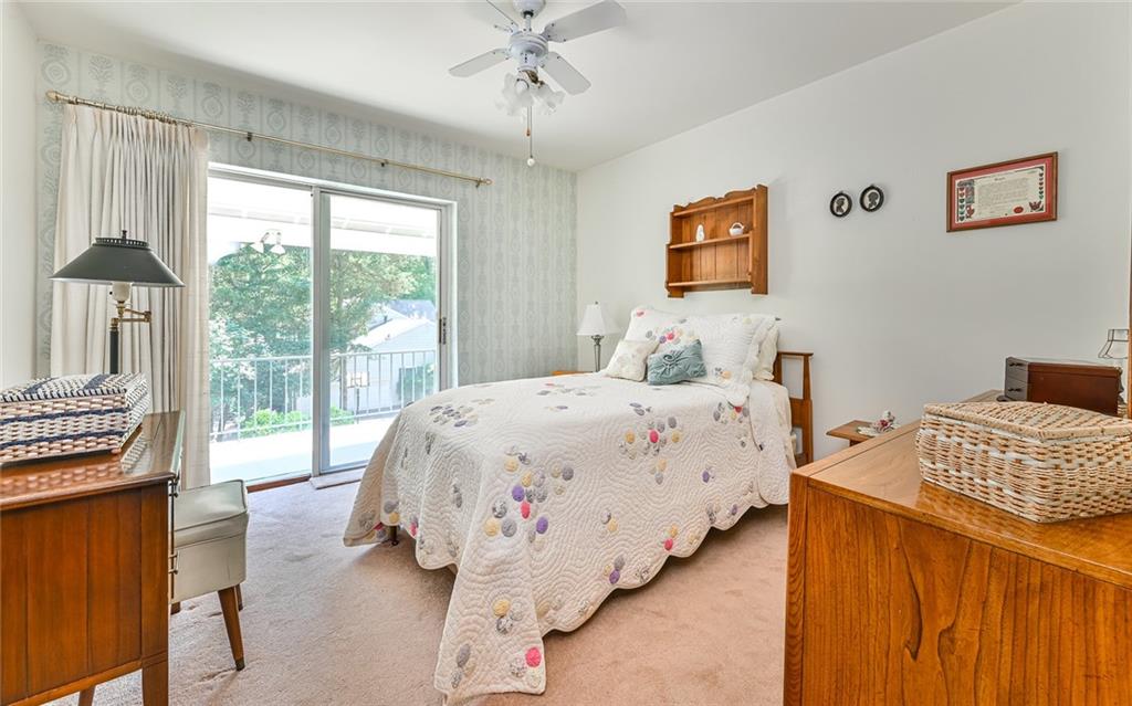 2371 Oakview Drive Pittsburgh, PA 15237 - Photo 20 of 25 a bedroom with bed and window