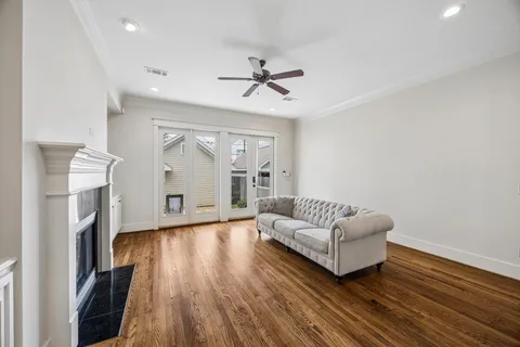 $779,800 | 227 West 24th Street, Houston, TX 77008
