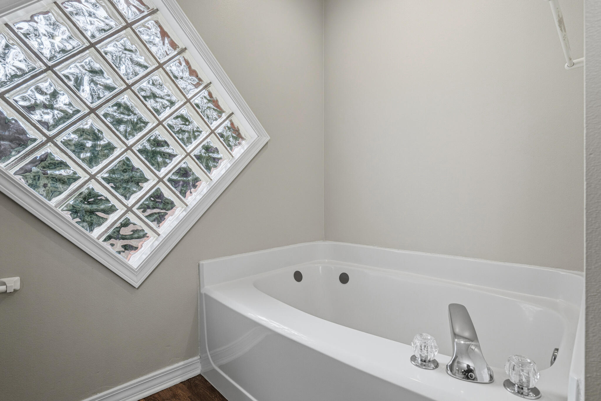 643 Alysheba Drive Crestview, FL 32539 - Photo 25 of 36 a bathroom with a bathtub