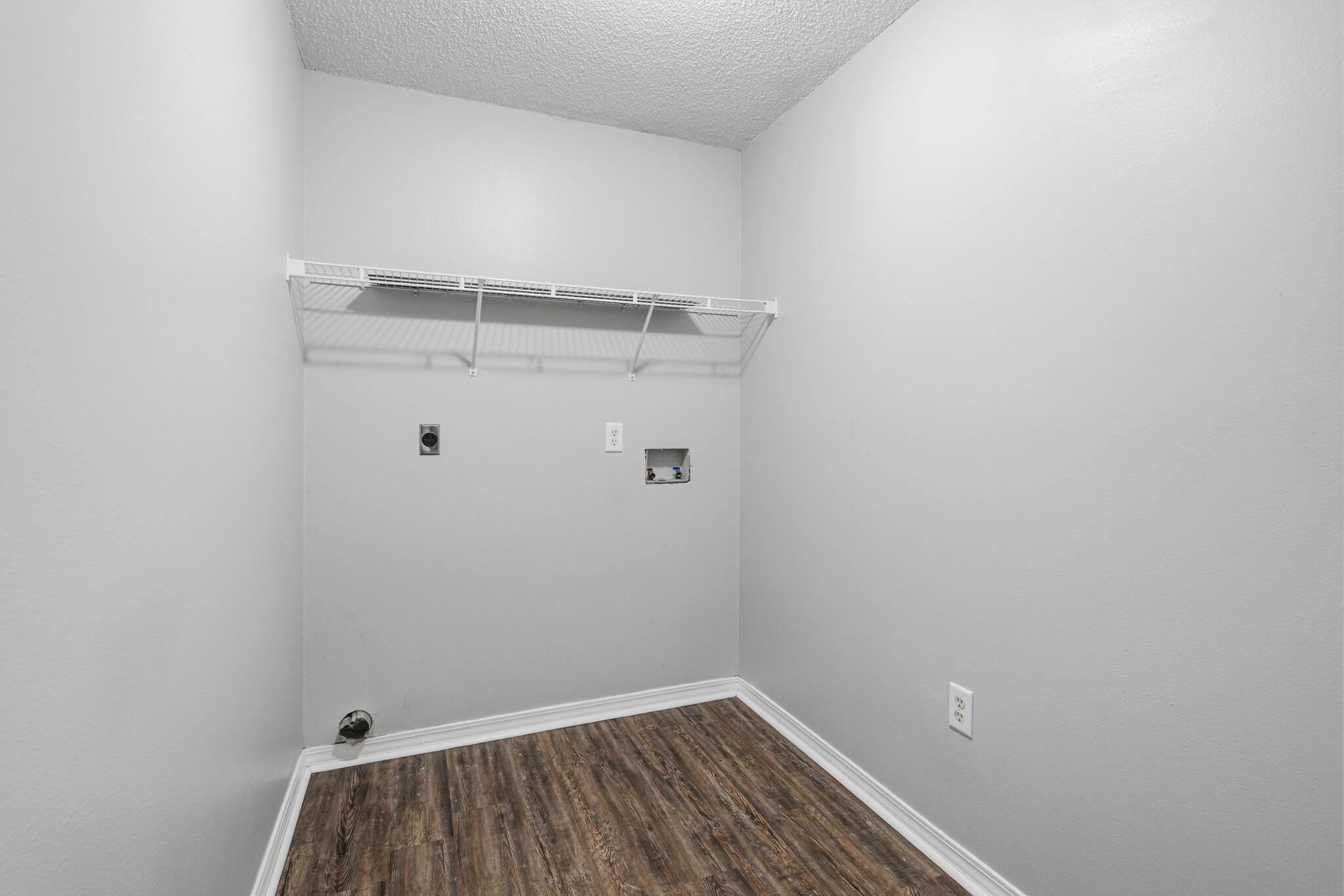 643 Alysheba Drive Crestview, FL 32539 - Photo 28 of 36 a view of a small space