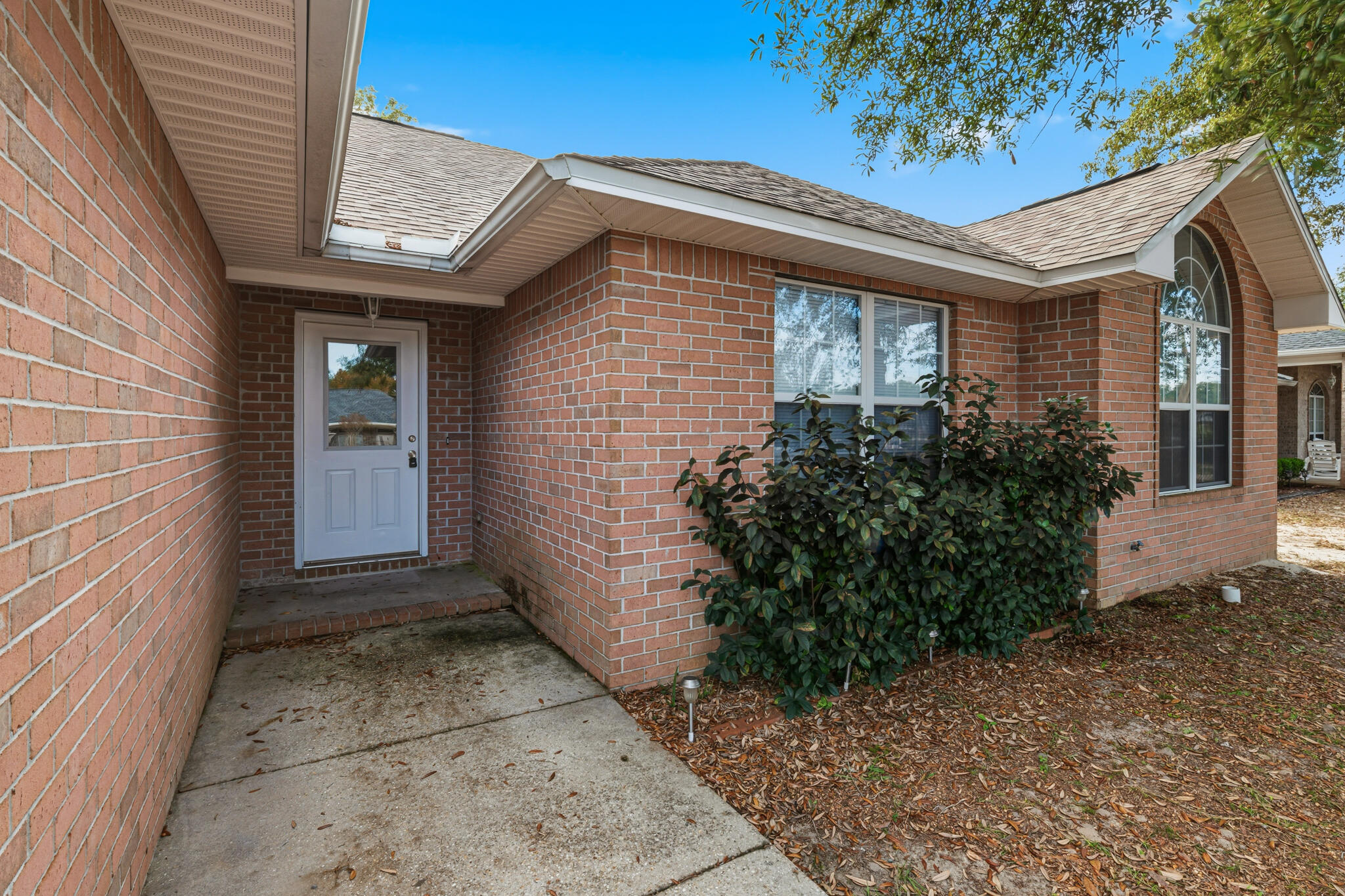 643 Alysheba Drive Crestview, FL 32539 - Photo 4 of 36 a front view of a house with garden
