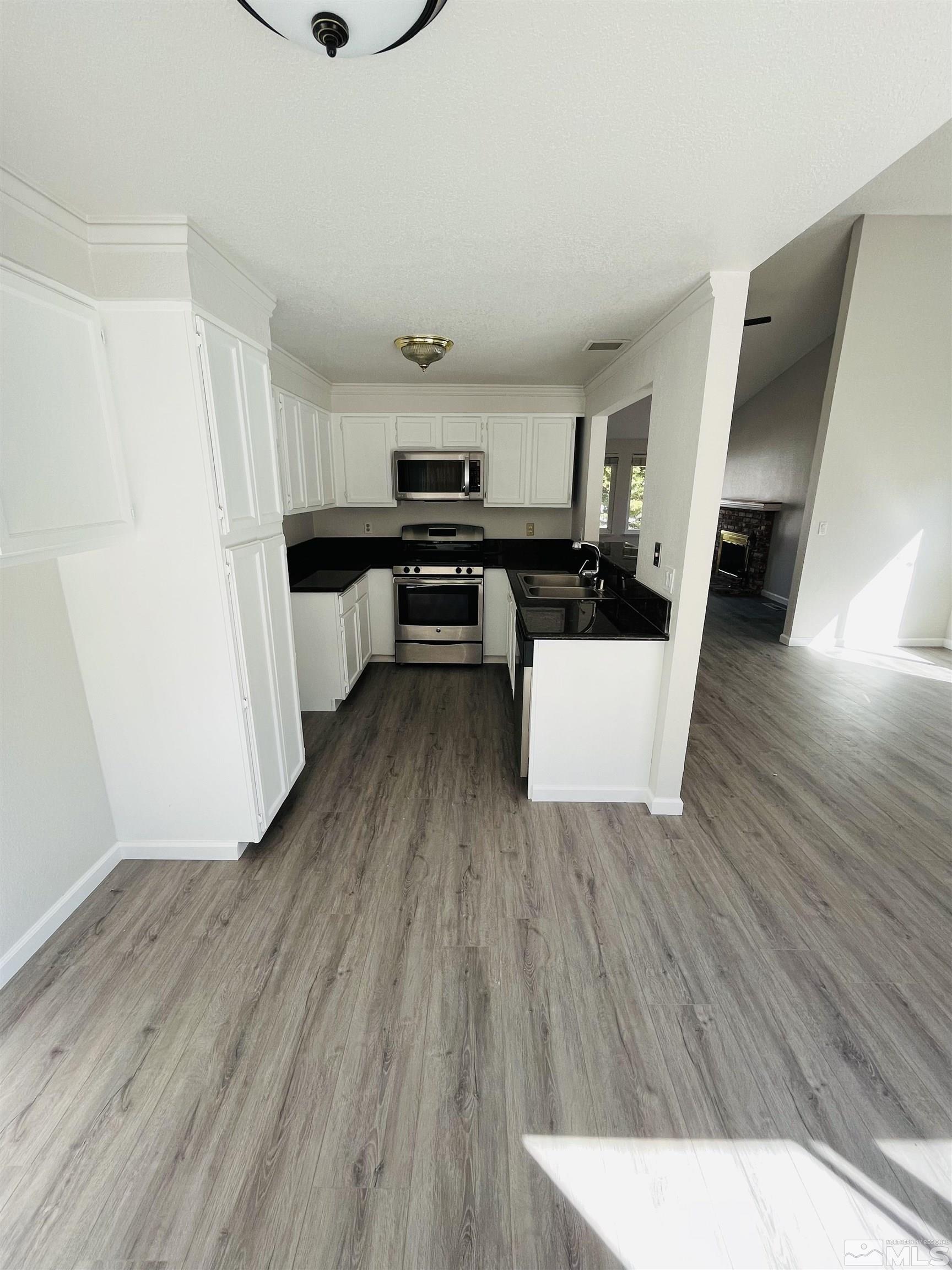 3817 Bexley Square Reno, NV 89503 - Photo 5 of 23 Photo 5