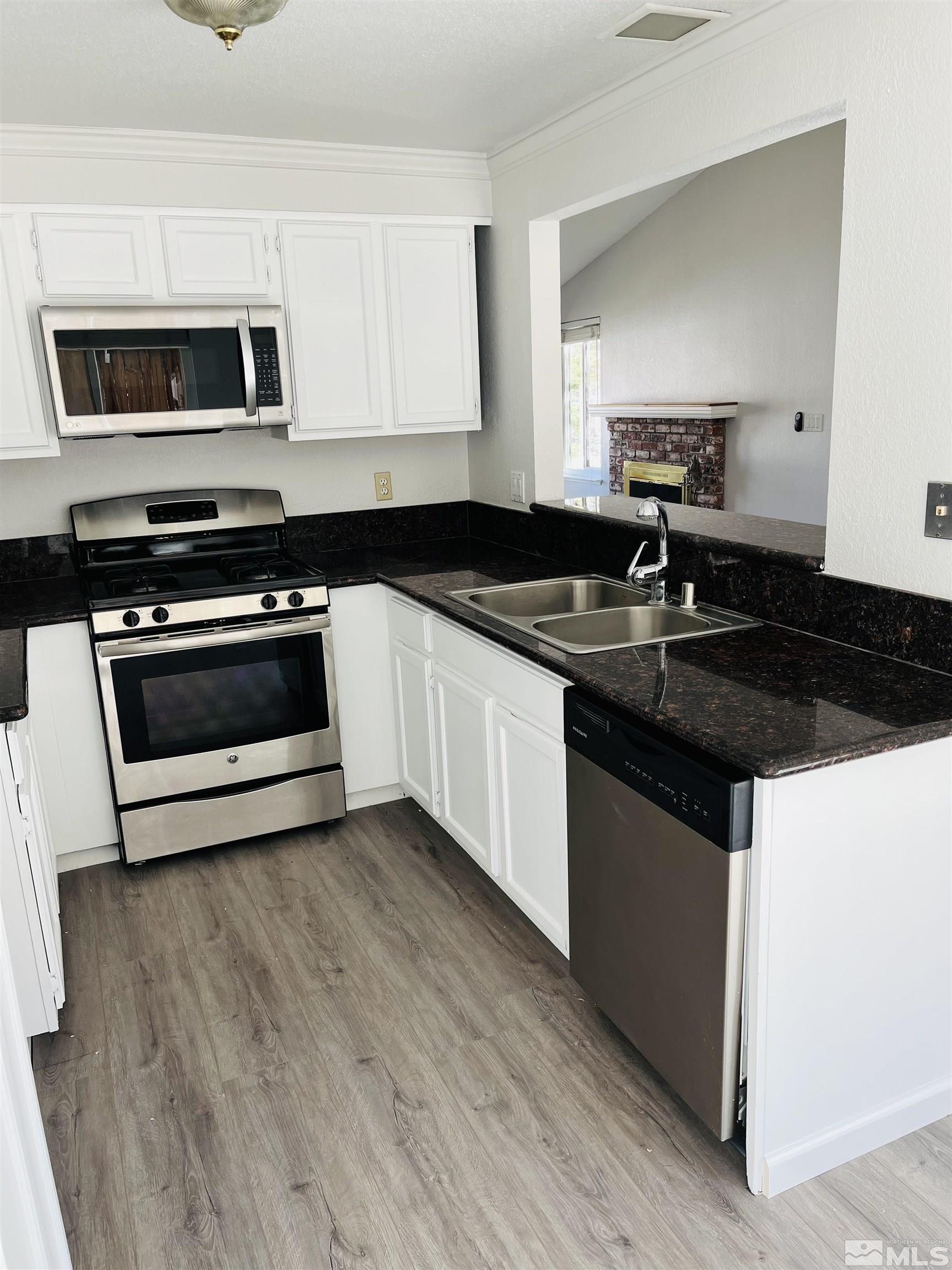 3817 Bexley Square Reno, NV 89503 - Photo 6 of 23 Photo 6