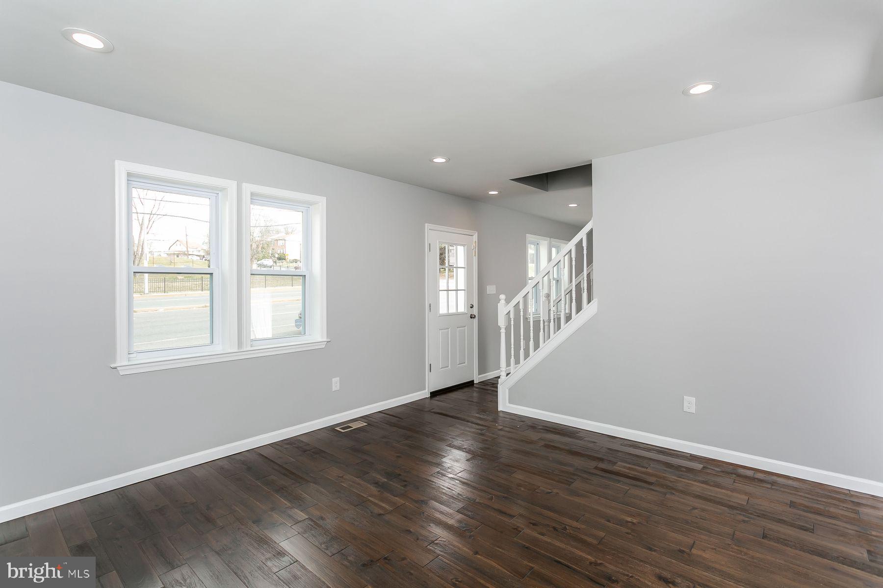 4621 Moravia Road Baltimore, MD 21206 - Photo 3 of 54 Living Room