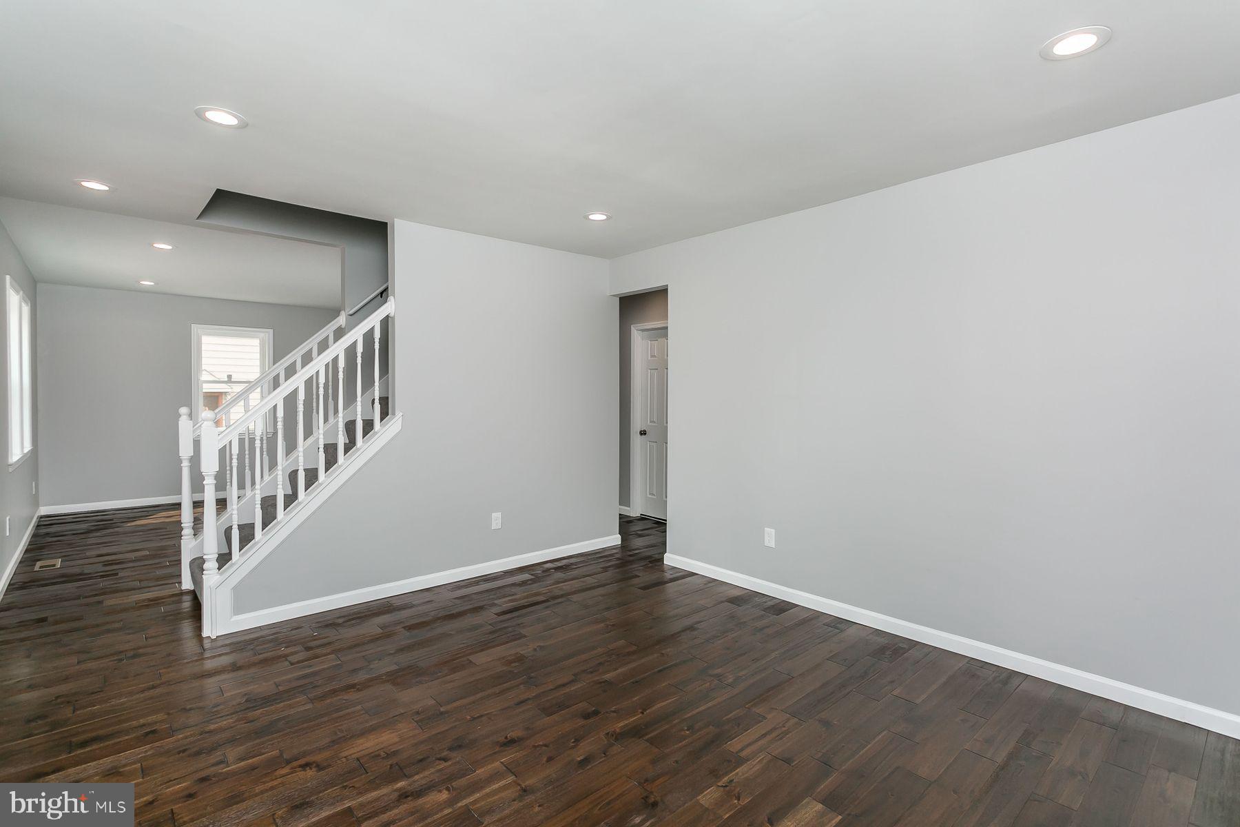 4621 Moravia Road Baltimore, MD 21206 - Photo 4 of 54 Living Room
