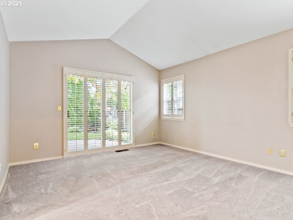 32528 Southwest Riviera Lane Wilsonville, OR 97070 - Photo 16 of 32 Gallery Image 16