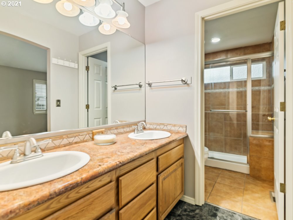 32528 Southwest Riviera Lane Wilsonville, OR 97070 - Photo 19 of 32 Gallery Image 19