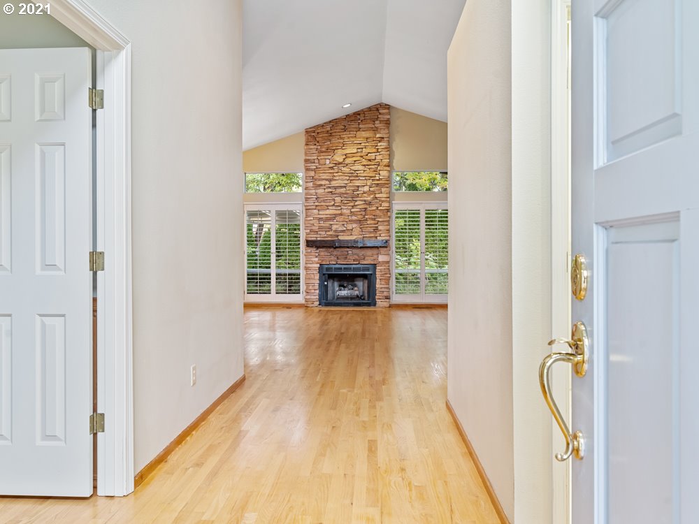 32528 Southwest Riviera Lane Wilsonville, OR 97070 - Photo 5 of 32 Gallery Image 5