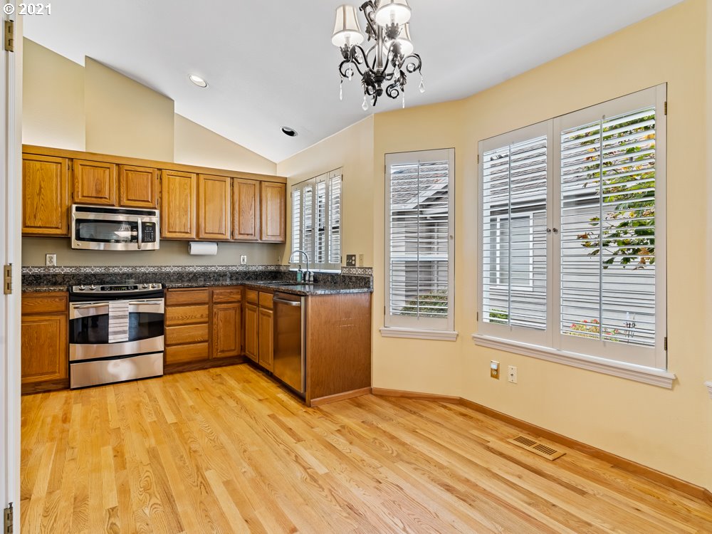 32528 Southwest Riviera Lane Wilsonville, OR 97070 - Photo 10 of 32 Gallery Image 10