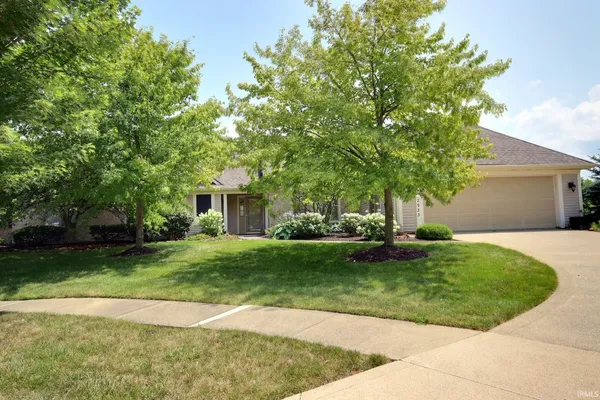 $299,400 | 2933 Cunningham Drive, Fort Wayne, IN 46804