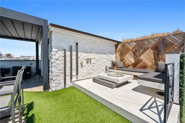 a view of roof deck with furniture and a yard