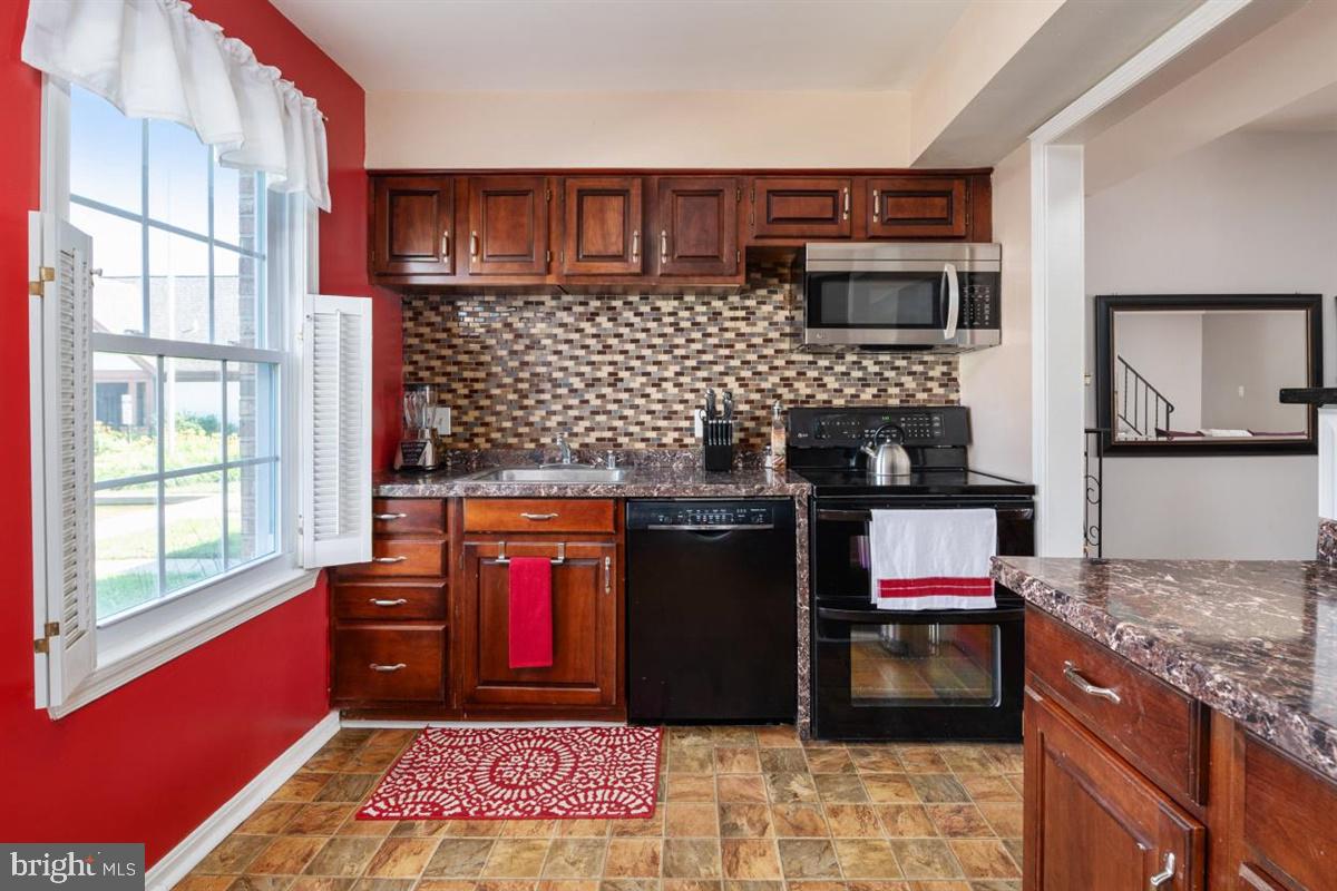 39 Luffing Court Baltimore, MD 21221 - Photo 6 of 38 Gallery Image 6