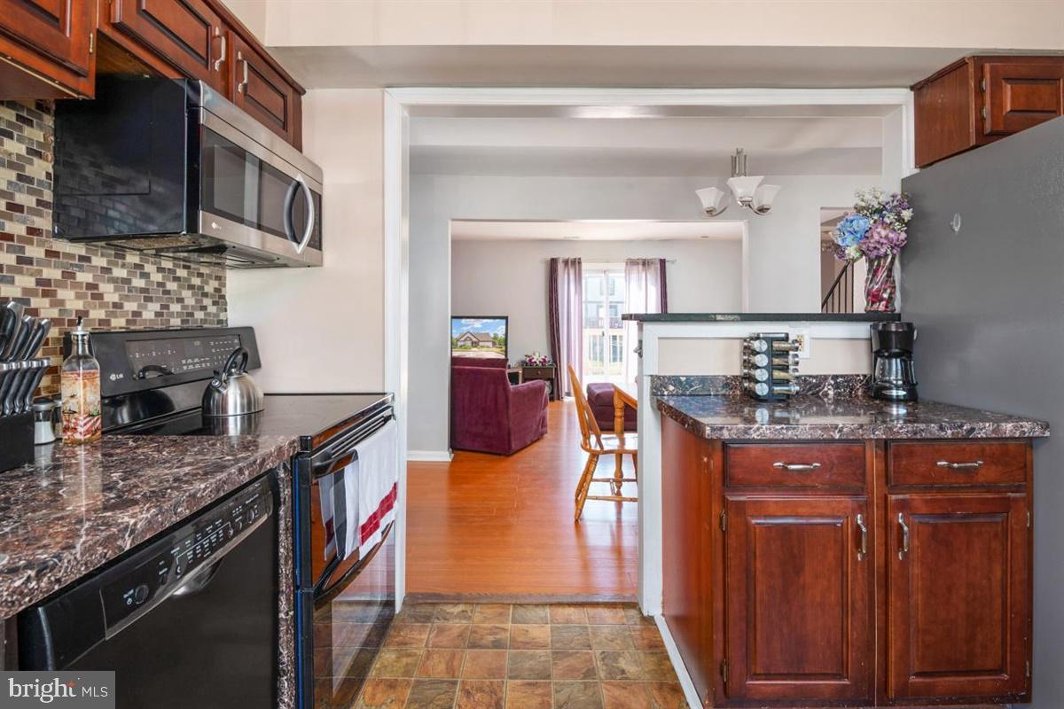 39 Luffing Court Baltimore, MD 21221 - Photo 7 of 38 Gallery Image 7