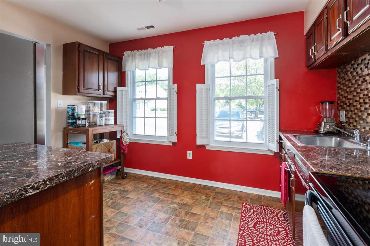 39 Luffing Court Baltimore, MD 21221 - Photo 8 of 38 Gallery Image 8