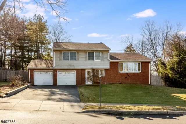 $699,900 | 18 Stanford Place, Wayne, NJ 07470