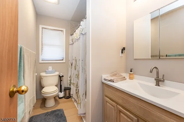 $699,900 | 18 Stanford Place, Wayne, NJ 07470