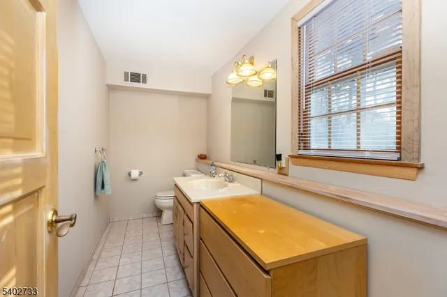 $699,900 | 18 Stanford Place, Wayne, NJ 07470